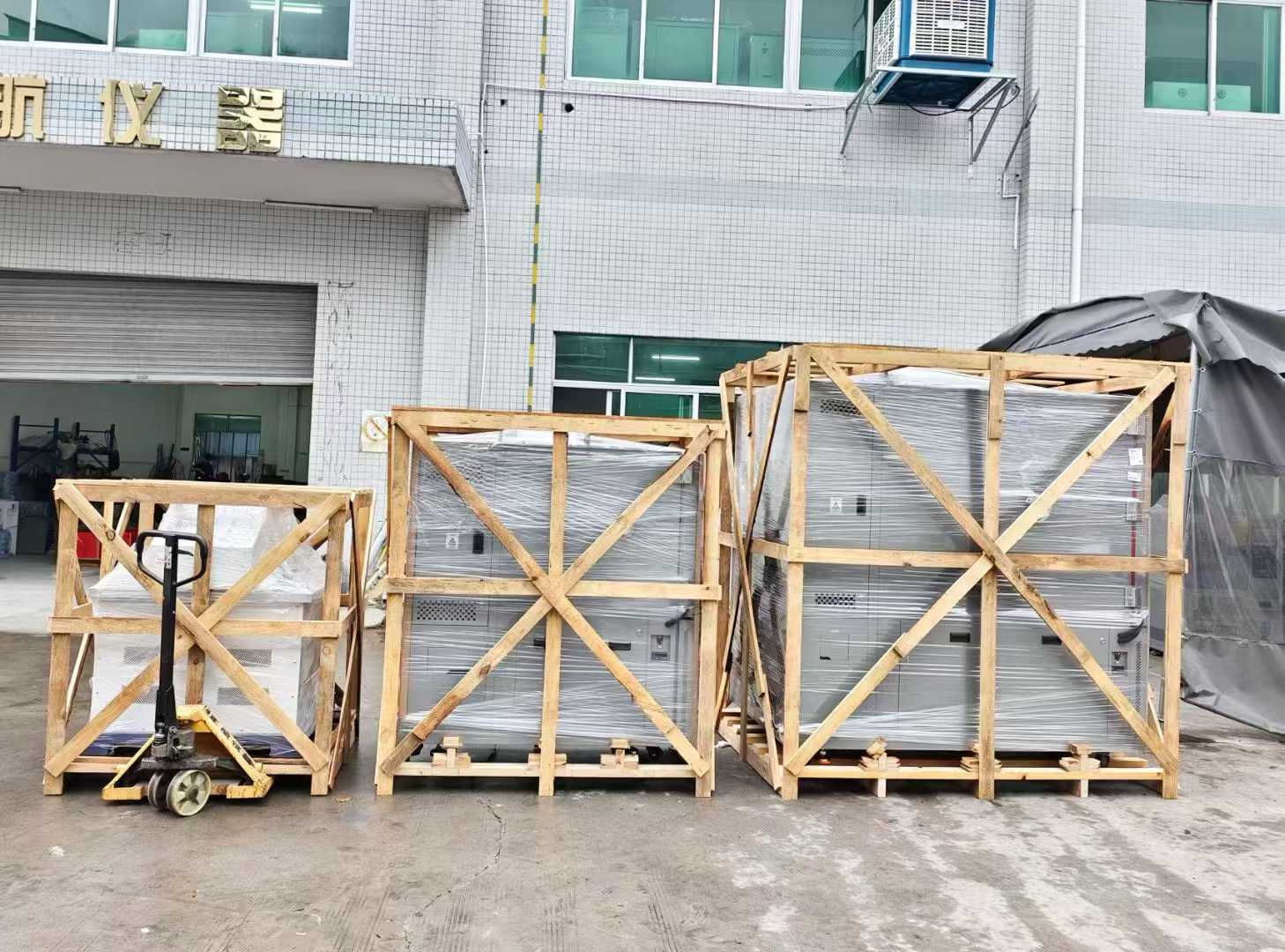 恒溫恒濕箱和電磁振動(dòng)臺(tái)，3臺(tái)發(fā)貨天津客戶